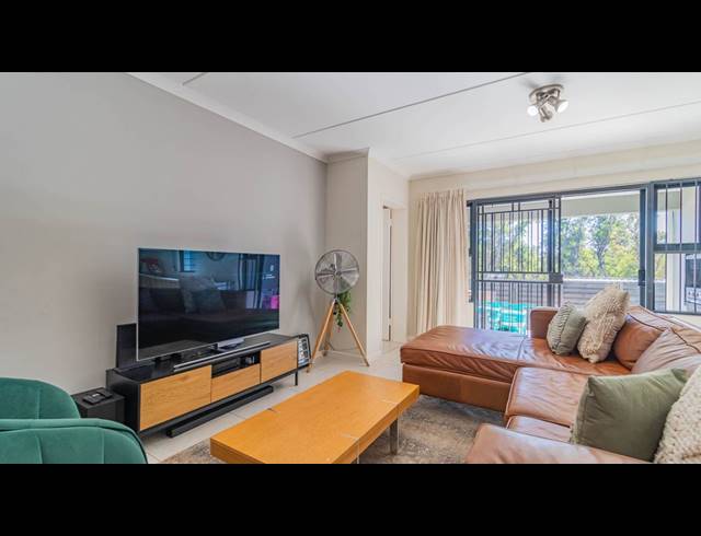 3 BEDROOM APARTMENT FOR SALE IN LONGLAKE